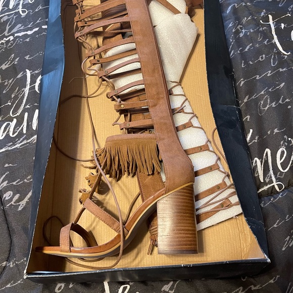 NWT Knee High Opened-Toed Gladiator Heeled Laced-Up Sandals - Picture 10 of 15